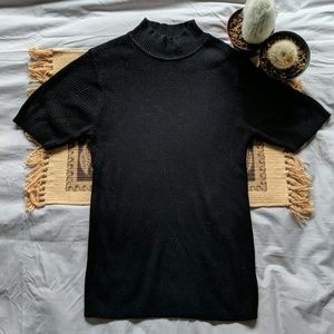 Short sleeve black knit turtleneck shirt